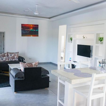 4 U Luxury Bungalows Diani Diani Beach Dış mekan fotoğraf