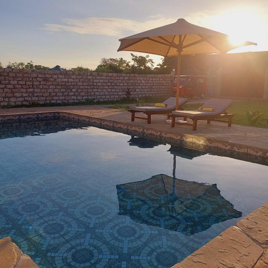 4 U Luxury Bungalows Diani Diani Beach Dış mekan fotoğraf