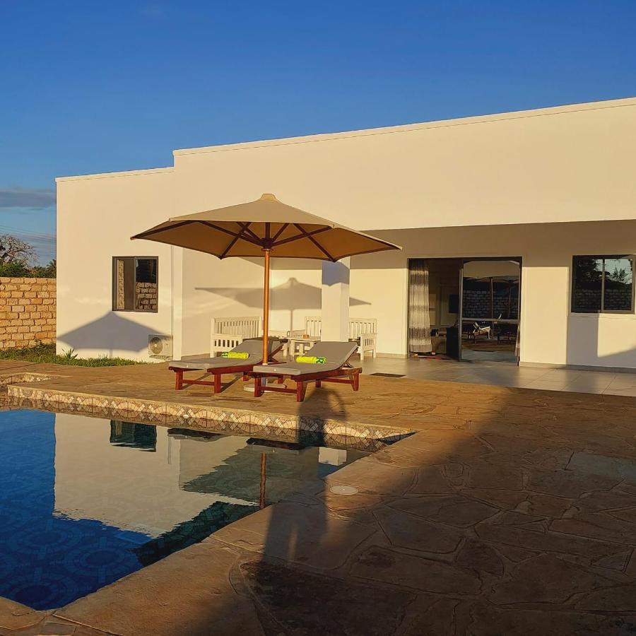 4 U Luxury Bungalows Diani Diani Beach Dış mekan fotoğraf
