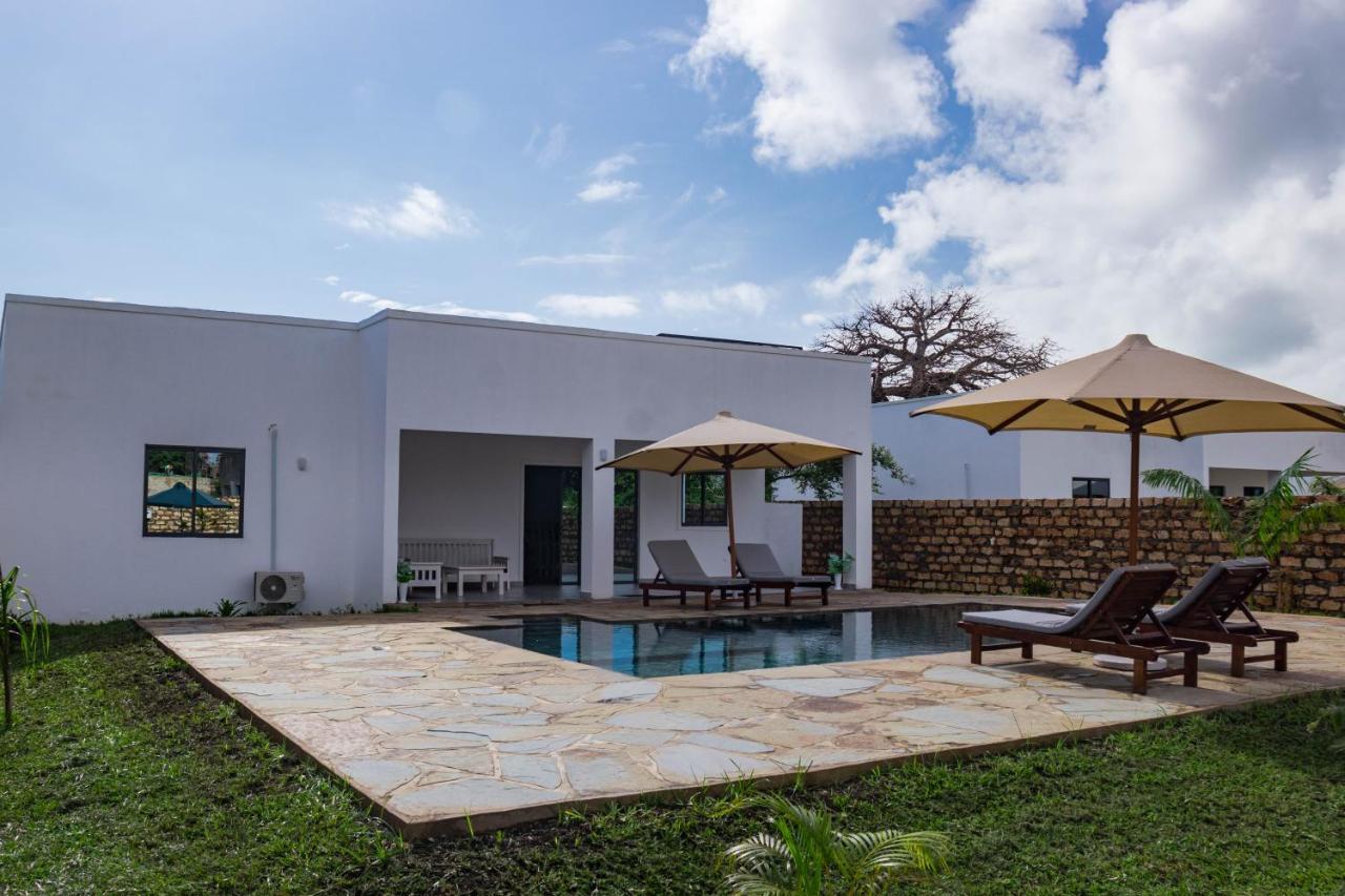 4 U Luxury Bungalows Diani Diani Beach Dış mekan fotoğraf