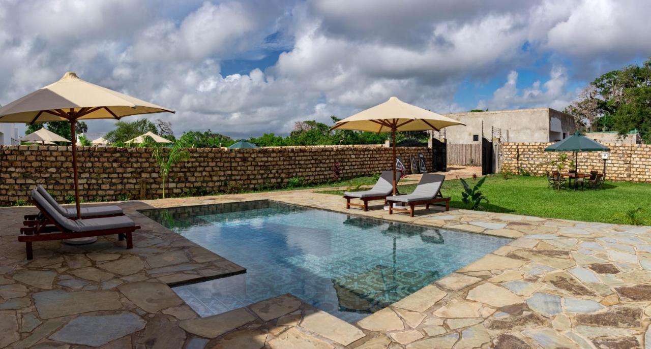 4 U Luxury Bungalows Diani Diani Beach Dış mekan fotoğraf