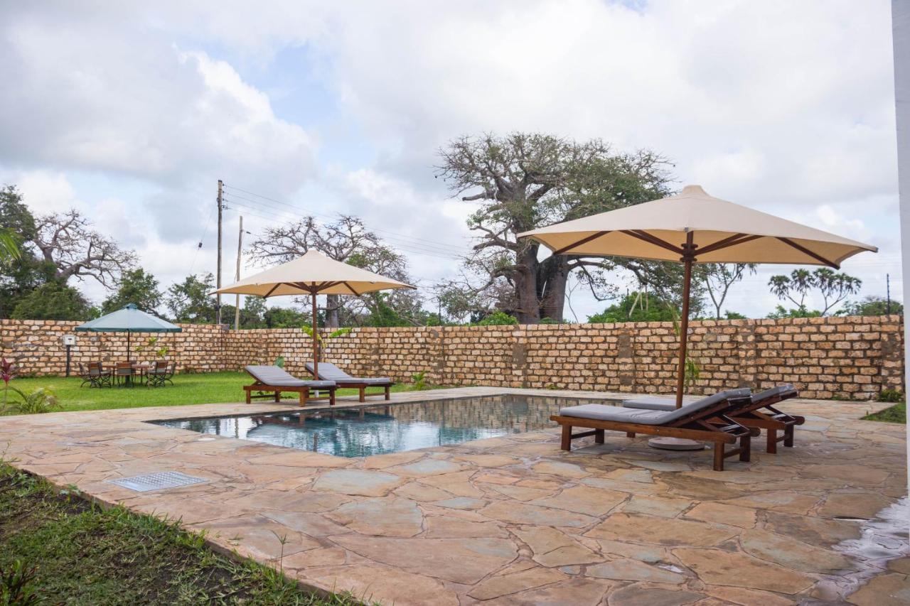 4 U Luxury Bungalows Diani Diani Beach Dış mekan fotoğraf