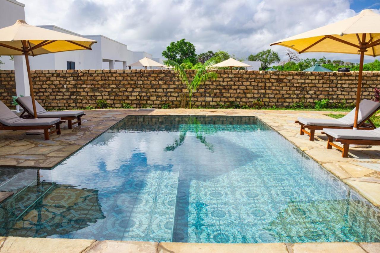 4 U Luxury Bungalows Diani Diani Beach Dış mekan fotoğraf